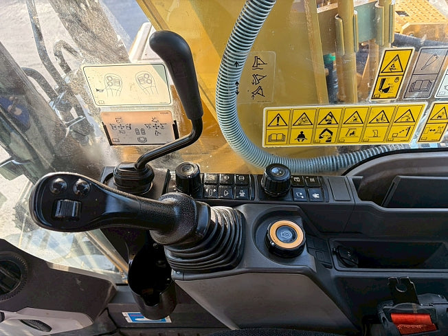 CATERPILLAR 313GC (Excavators at Osaka, Japan)
