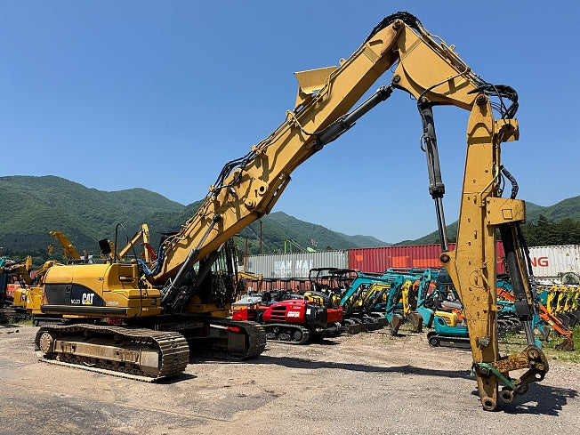CATERPILLAR 320DL-E (Excavators at Tochigi, Japan)